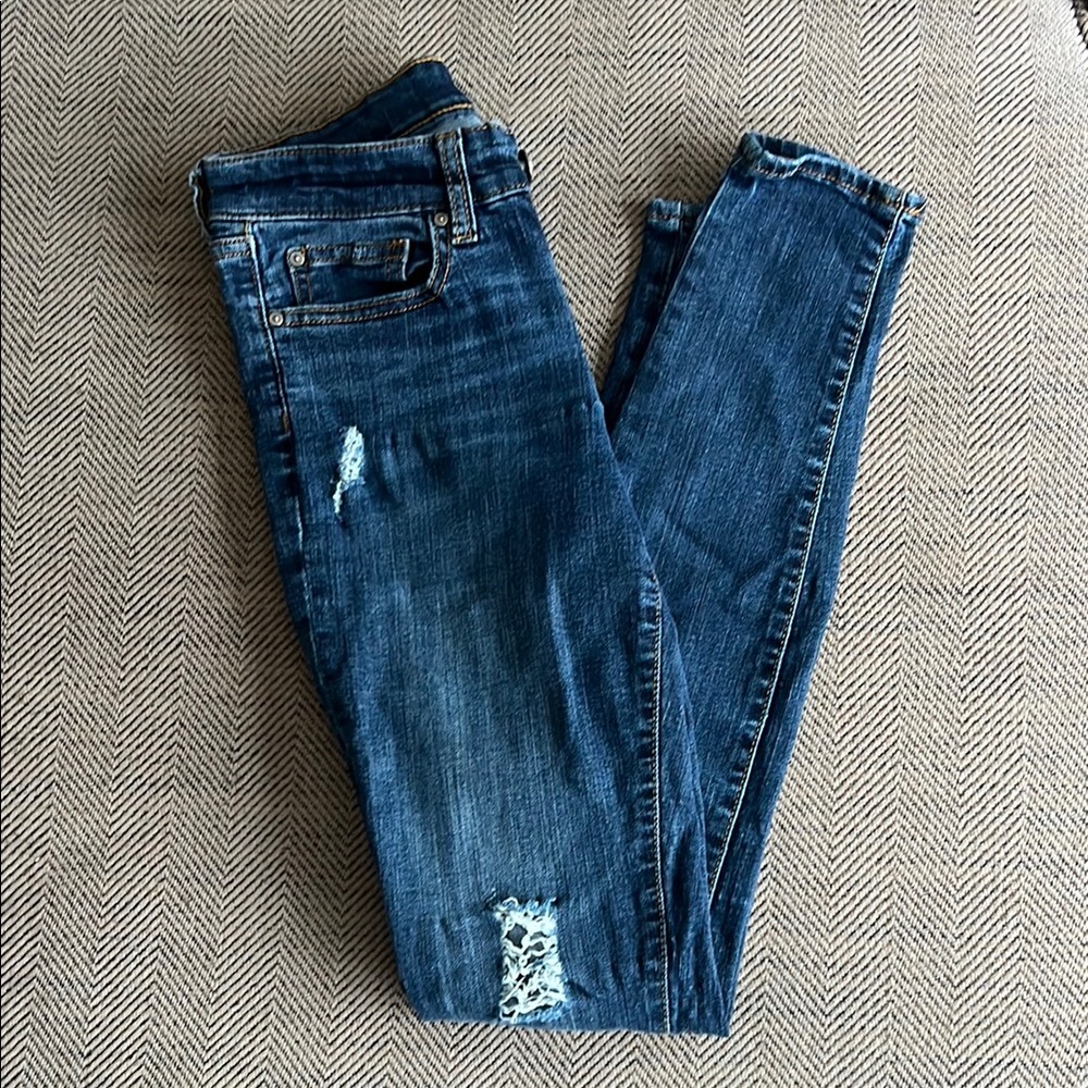 GAP Blue Skinny Jeans with Distressed Details size 2/26
